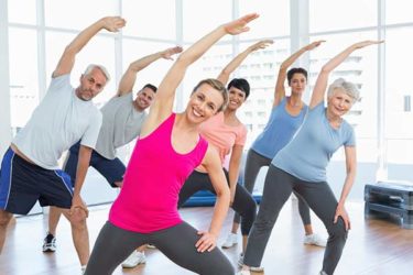 Gruppe beim Stretching